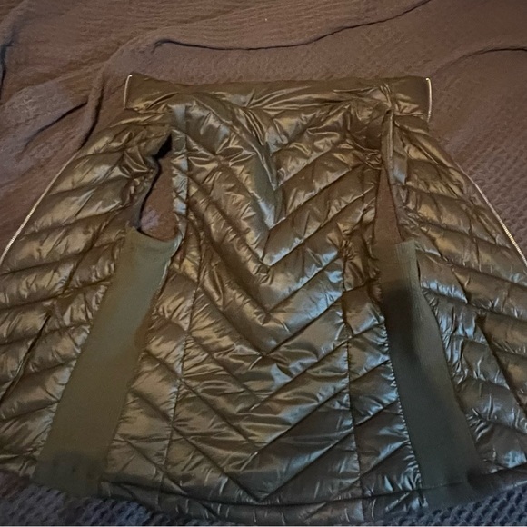 Love Tree Green Vest - Picture 2 of 3